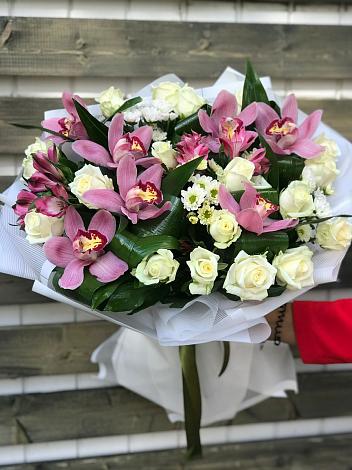 Букет цветов из: Розы и Хризантемы в Толмачёво