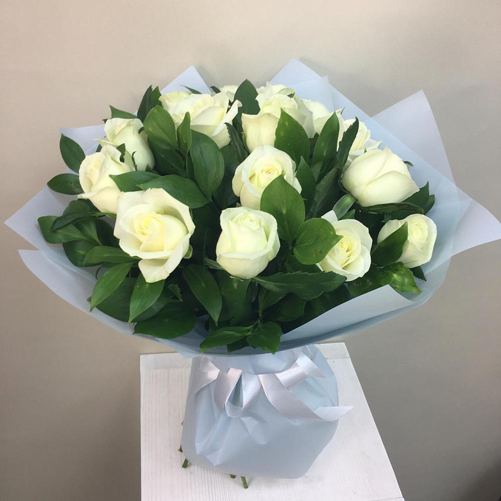Букет 15 Белых роз Проуд в Толмачёво