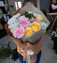 Букет цветов из:  Герберы, Розы и Хризантемы в Толмачёво