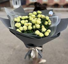 Букет Белые кустовые розы Солинеро в Толмачёво