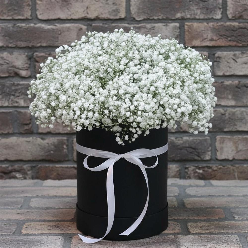 Цветочная композиция из Гипсофила в шляпной коробке в Толмачёво