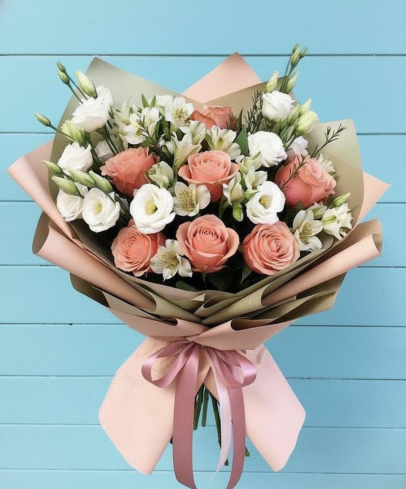 Букет цветов из: Розы, Альстромерии и Лизиантусы в Толмачёво