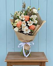 Букет цветов из:  Альстромерии, Лизиантусы, Розы и Хризантемы #REPLACE_PRED# Толмачёво