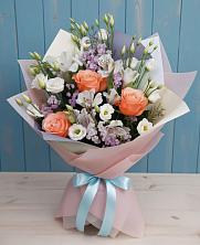 Букет цветов из:  Лизиантусы, Розы, Альстромерии и Гипсофила в Толмачёво