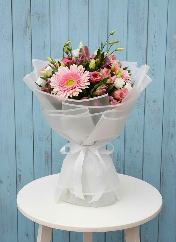 Букет цветов из: Герберы, Альстромерии и Лизиантусы в Толмачёво