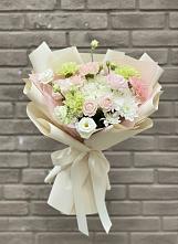Букет цветов из:  Гвоздики, Розы, Лизиантусы и Хризантемы в Толмачёво