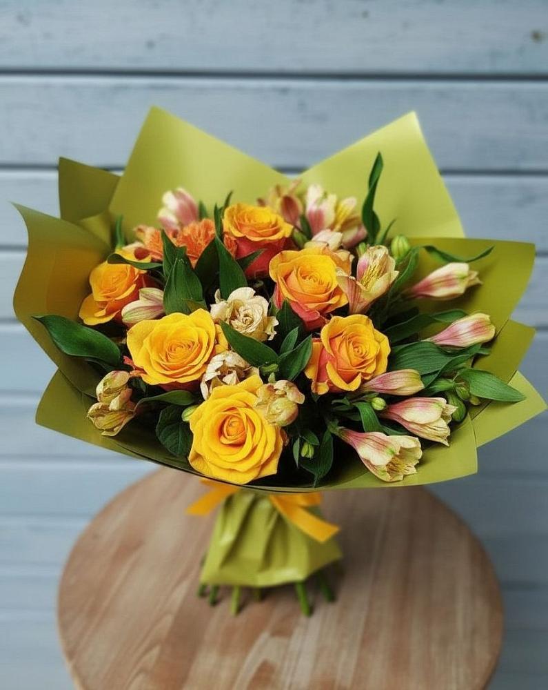 Букет цветов из: Альстромерии и Розы в Толмачёво