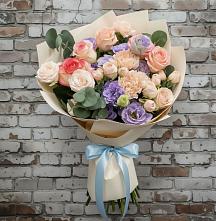 Букет цветов из:  Розы, Лизиантусы и Гвоздики в Толмачёво