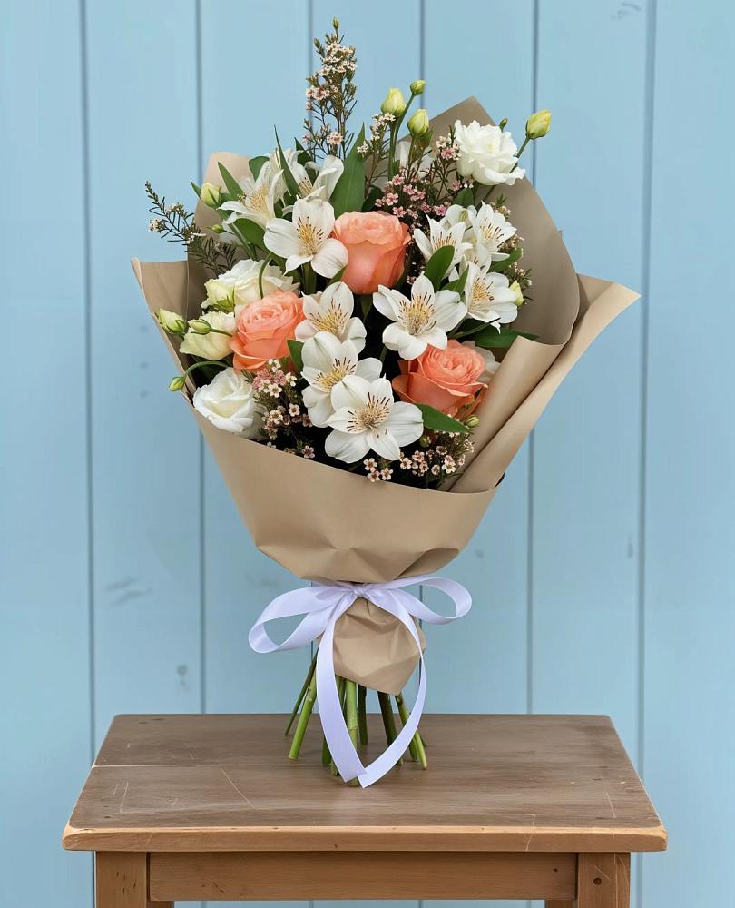 Букет цветов из: Альстромерии, Лизиантусы, Розы и Хризантемы в Толмачёво