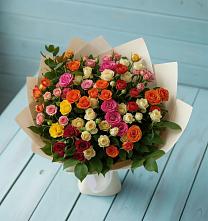 Букет Микс из разноцветных кустовых роз в Толмачёво