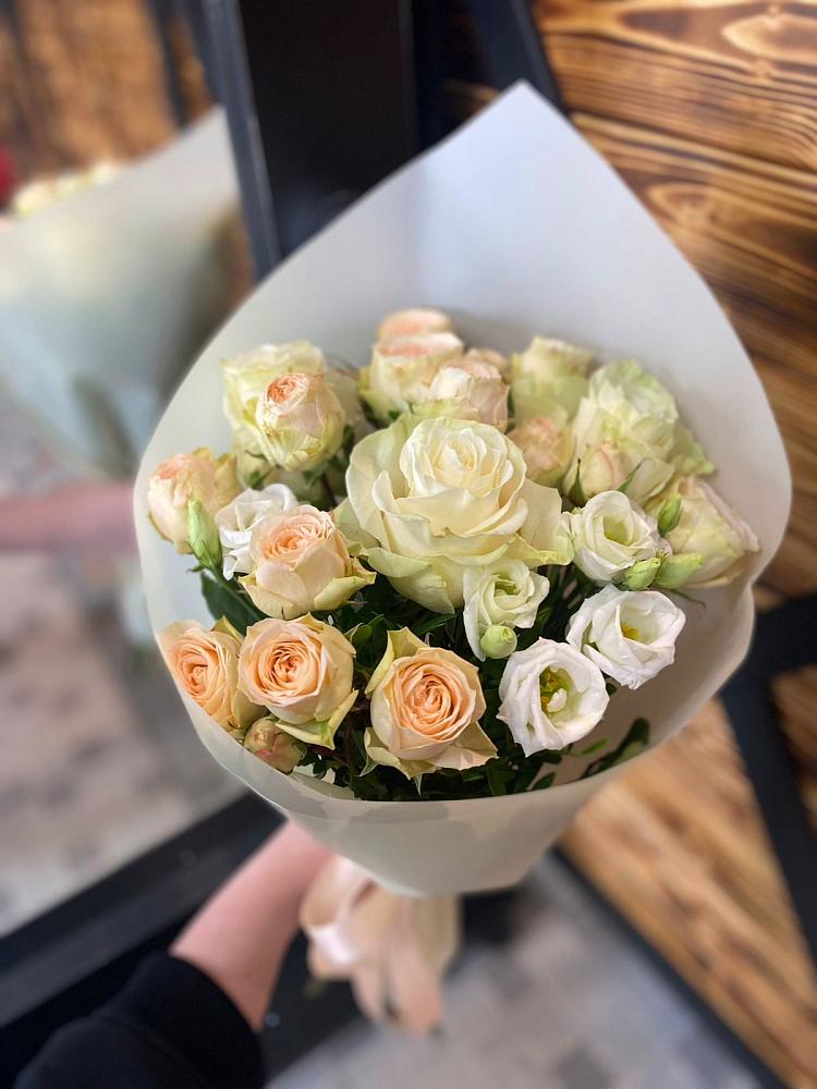 Букет цветов из: Розы и Лизиантусы в Толмачёво